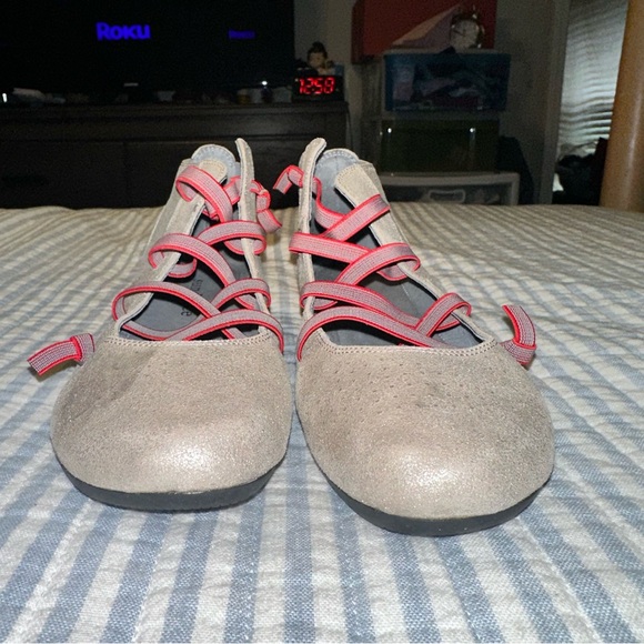 Sundance Shoes Pewter Leather Perforated US Size 6.5/7 - Picture 2 of 12